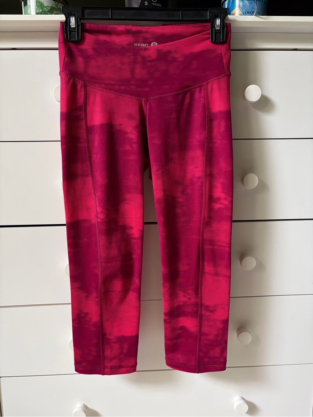 🧘🏻♀️ OLD NAVY WOMENS SIZE XS RED OMBRÉ CROPPED LEGGINGS